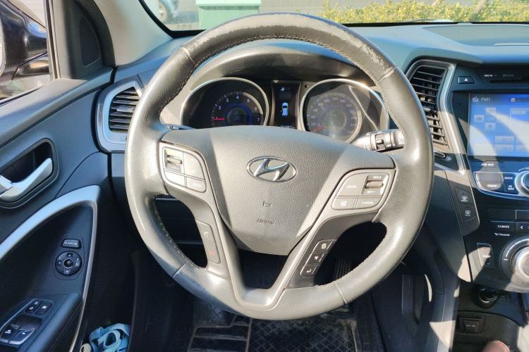 Used Hyundai Santa Fe 2015 2.4L Automatic Two-Wheel Drive Smart Version 5 Seats