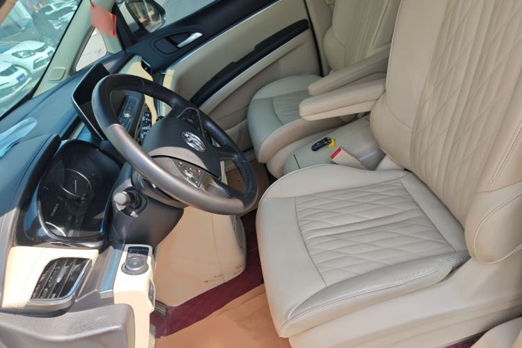 Used Buick GL8 2023 Facelifted Land Cruiser Executive Luxury Version
