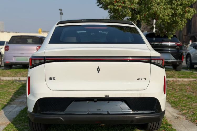 Used Livan Livan 7 2024 605 km Glory Edition