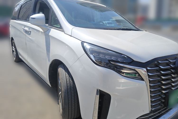 Used Buick GL8 2023 ES Lu Zun Comfort Model Front Right 45 Deg