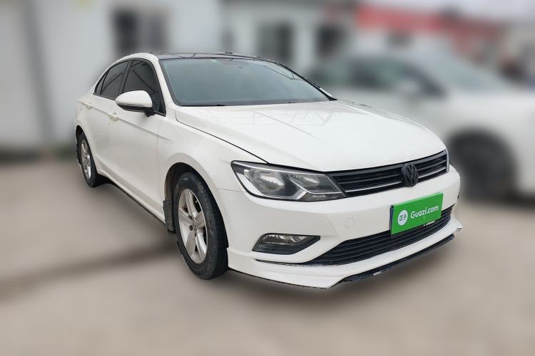 Used Volkswagen Lamando 2015 230TSI DSG Fashion Edition Front Right 45 Deg