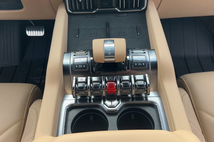 Used Formula Leopard 8 2025 Smart & Brave Flagship Edition 6 Seats
