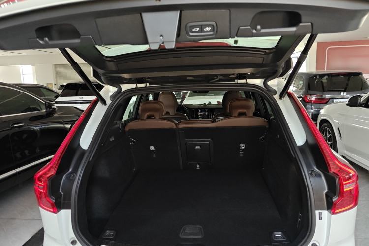Used Volvo XC60 New Energy 2025 Plug-in Hybrid Long-Range All-Wheel Drive Smart Luxury Edition Trunk