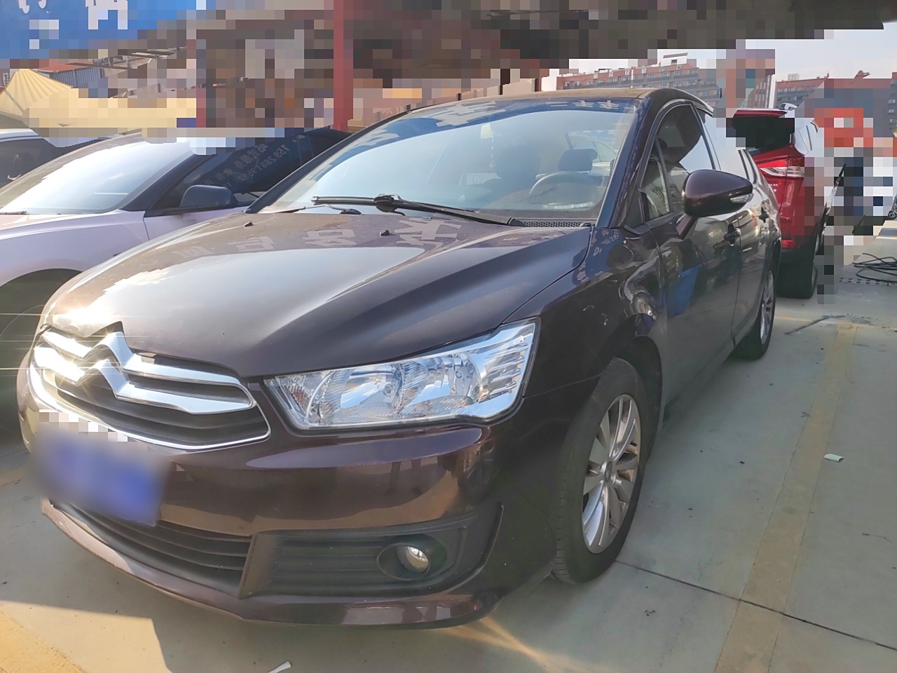 تحت مقدمة السيارة