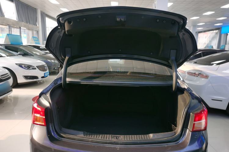 Used Buick Verano 2015 Sedan 20T Dual-Clutch Leading Model Trunk