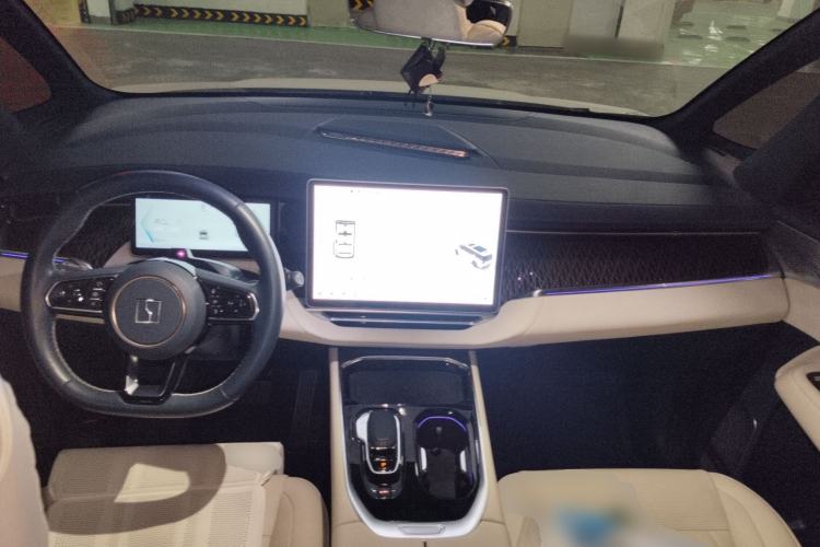 Used Zeekr 009 2022 Revised WE Version Center Console