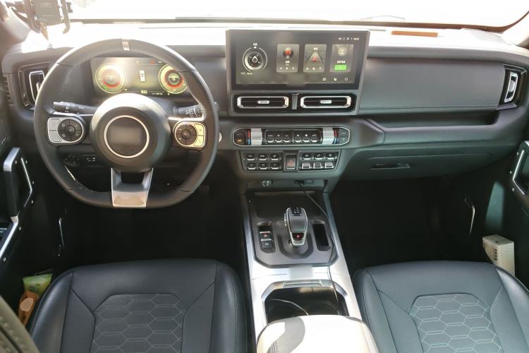 Used 212 T01 2025 2.0T Changfeng Center Console