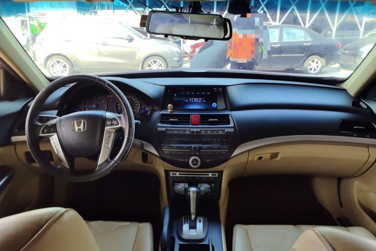 Used Honda Crosstour 2012 2.4L Luxury Edition Center Console