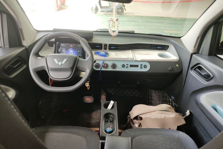 Used Wuling Hongguang MINIEV 2020 Freedom Version Lithium Iron Phosphate Center Console