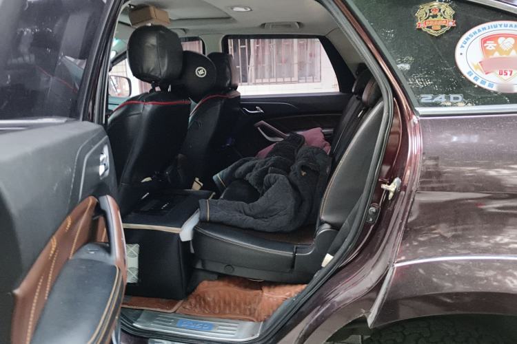 Used JMC Yusheng S350 2016 2.4T Automatic 2WD Diesel Luxury Version with Sunroof 7 Seats Left Rear Seat