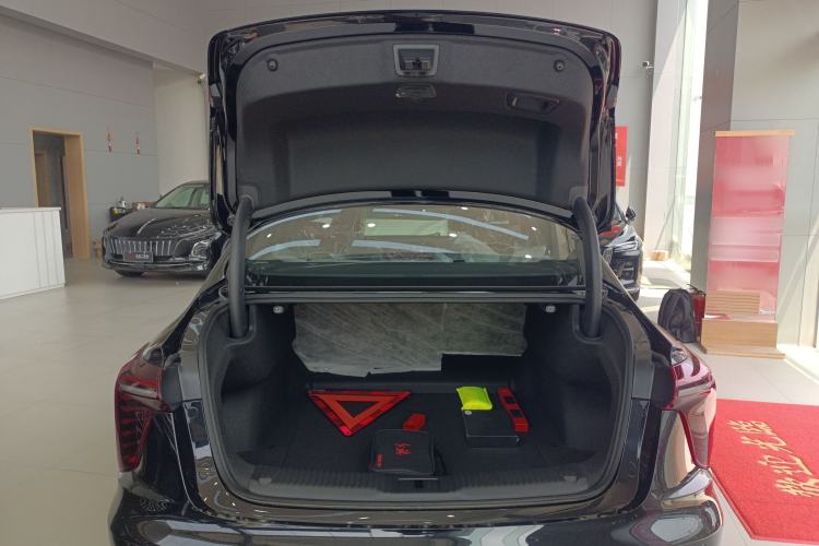 Used Hongqi H5 2025 Model 2.0T Automatic Xuan Ying 2 Million Units Commemorative Edition