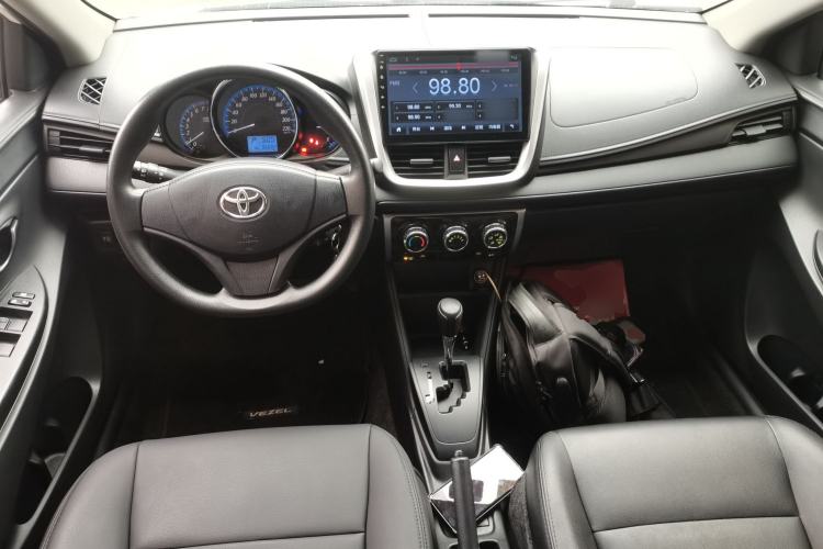 Used Toyota YARiS L Zhi Xiang 2018 1.5E CVT Champion Limited Edition Center Console