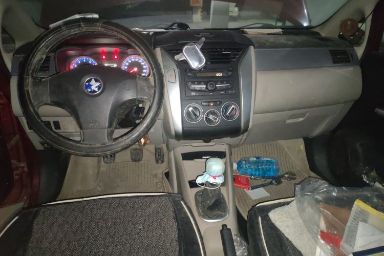 Used Venucia R50 2015 1.6L Manual Fashion Edition Center Console