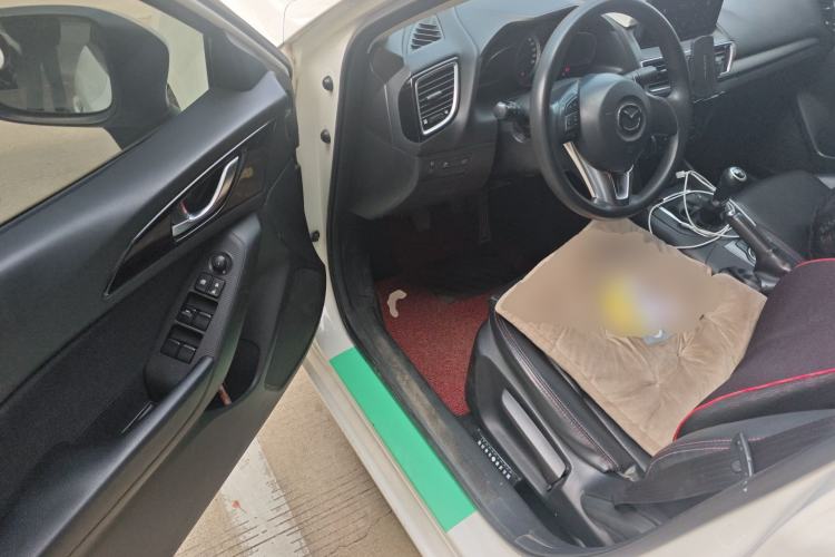 Used Mazda 3 Axela 2016 Sedan 1.5L Manual Comfort Model
