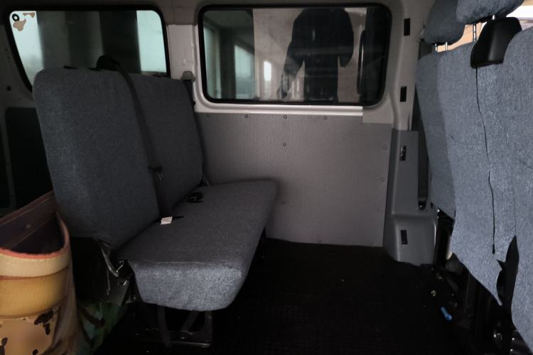 Used SAIC MAXUS Xintu V80 2023 2.0T Manual Classic Aoyuntong Short Wheelbase Mid-Roof 5/6-Seater