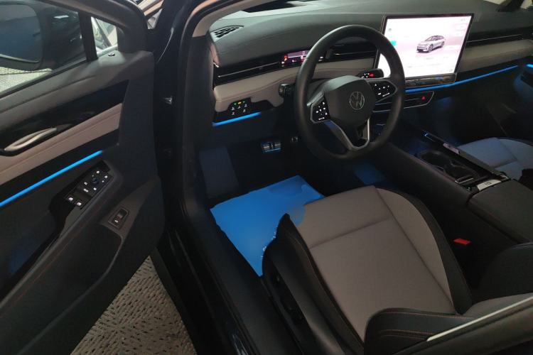 Used Volkswagen ID.7 VIZZION 2024 AIR model Driver Seat