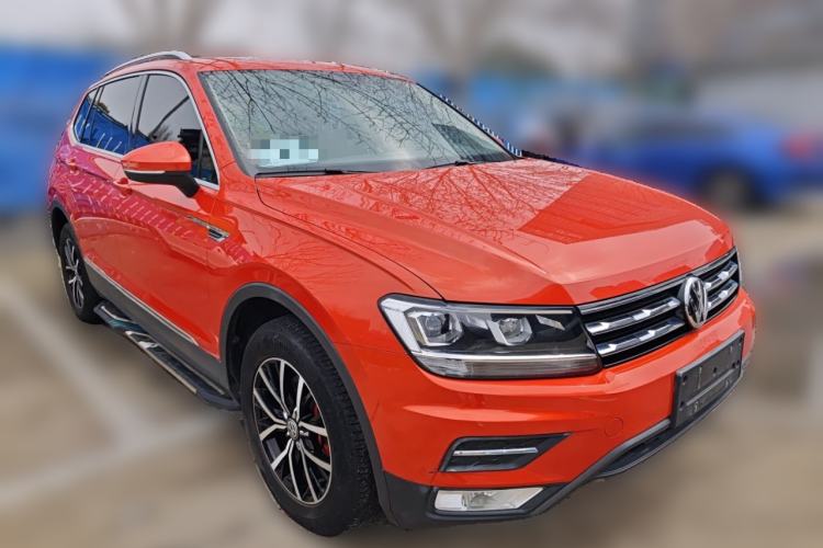 Used Volkswagen Tiguan L 2017 330TSI Automatic Two-Wheel Drive Luxury Edition Front Right 45 Deg