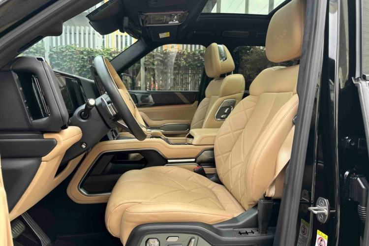 Used Formula Leopard Leopard 8 2025 Smart & Brave Flagship Edition 7 Seats