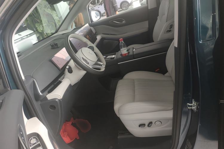 Used VOYAH Dream 2025 PHEV Four-Wheel-Drive Flagship Kunpeng Edition
