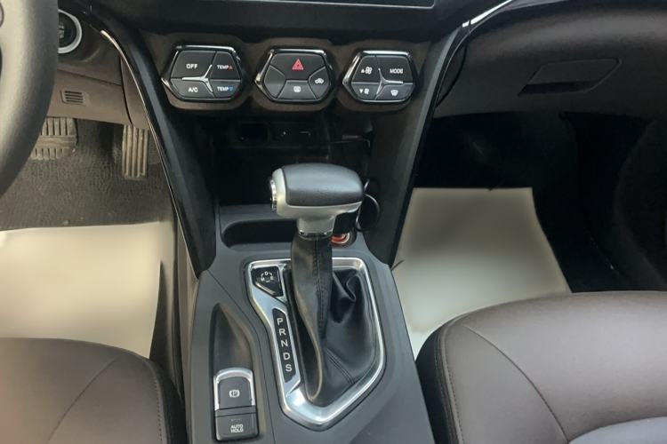 Used GAC Trumpchi GS4 2017 235T Automatic Two-Wheel Drive Elite Edition Gear Lever