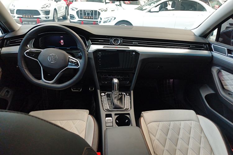 Used Volkswagen Magotan 2023 2 Million Units Commemorative Edition 330TSI DSG Luxury Version
