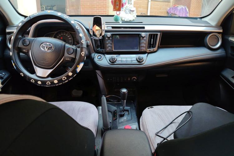 Used Toyota RAV4 2016 2.0L CVT Two-Wheel Drive Comfort Edition China V Standard
