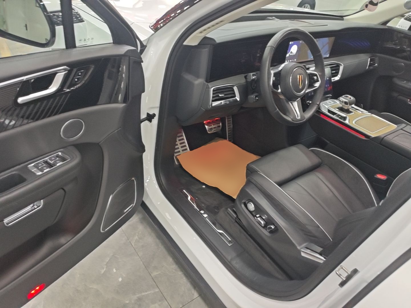 Hongqi E-HS9 2022 690 km Range Flagship Edition Six Seats — снимка 18