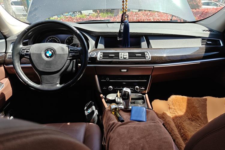 Used BMW 5 Series GT 2015 528i Leading Model Center Console