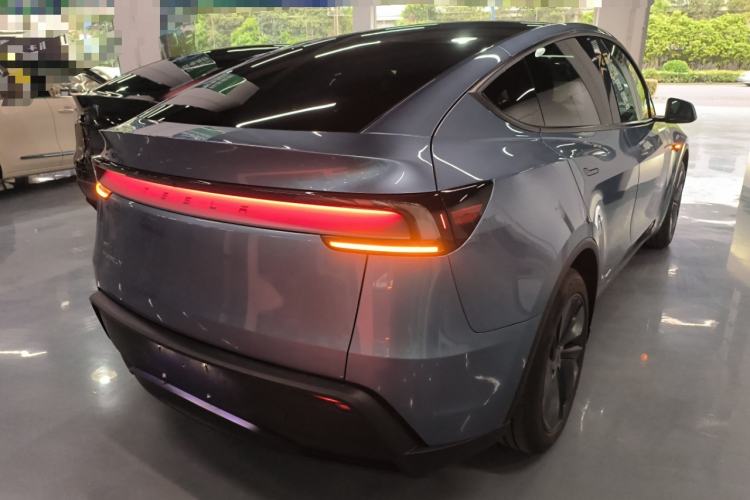 Used Tesla Model Y 2025 Rear-Wheel-Drive Version
