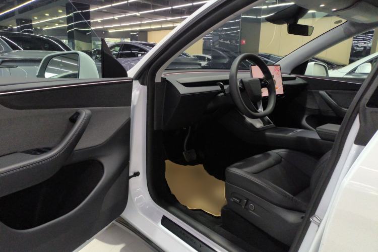 Used Tesla Model Y 2025 Rear-Wheel-Drive Version