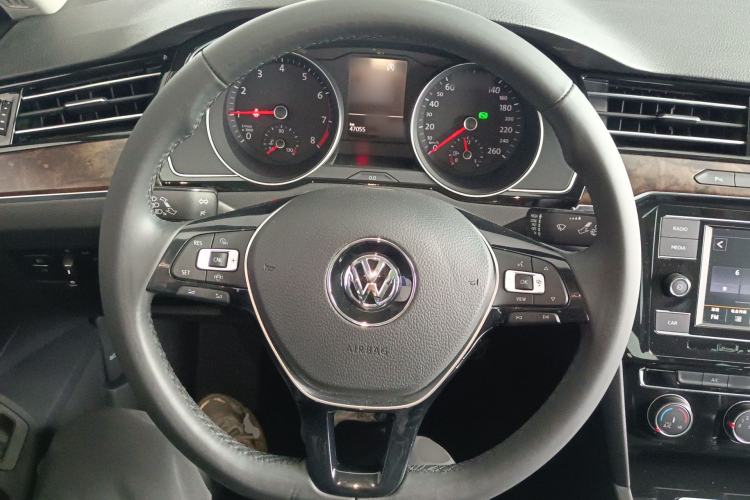 Used Volkswagen Magotan 2019 330TSI DSG Leading Model China VI Standard Steering Wheel