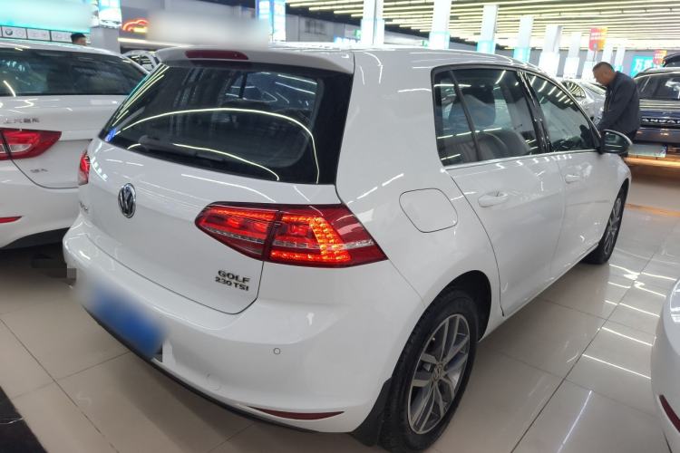 Used Volkswagen Golf 2016 230TSI Automatic Luxury Version
