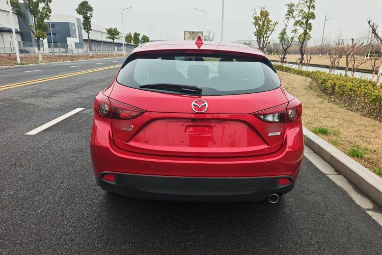 Used Mazda Mazda 3 Axela 2016 Hatchback 1.5L Automatic Luxury Model