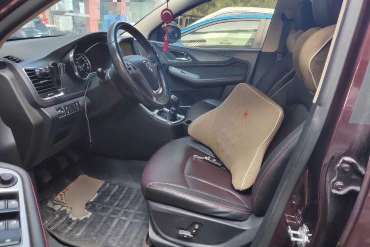 Used Baojun 560 2015 1.8L manual luxury version