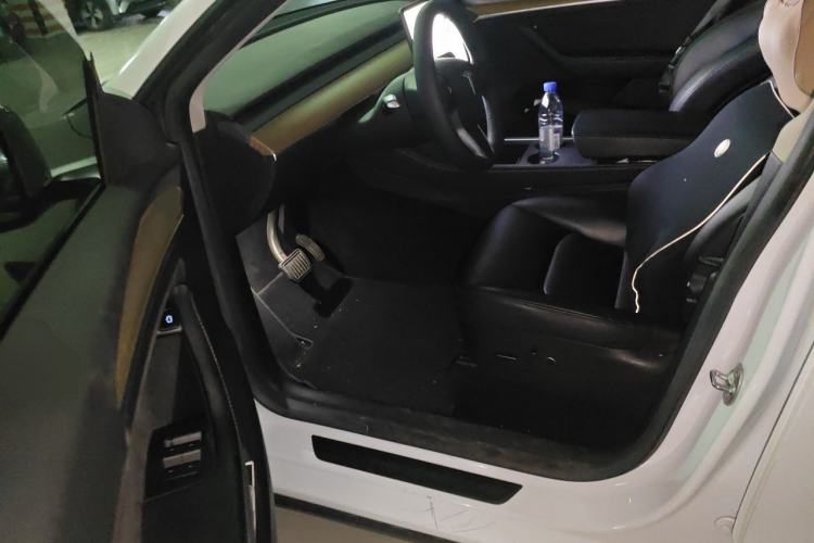 Used Tesla Model Y 2022 Long-Range All-Wheel-Drive Version