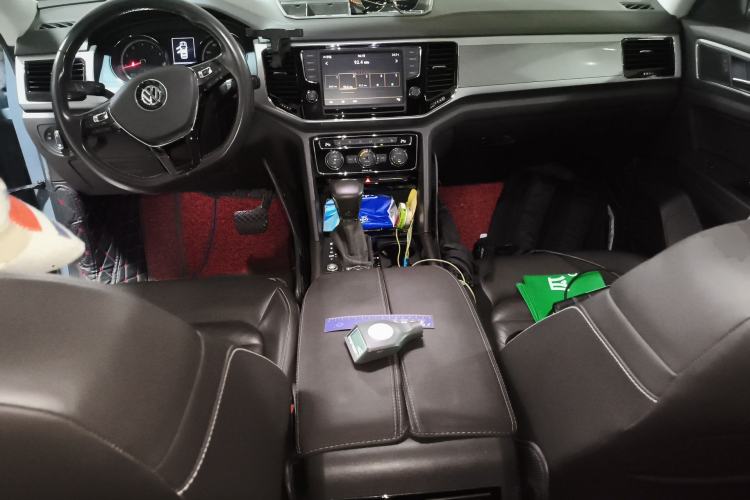 Used Volkswagen Teramont 2017 530 V6 Four-Wheel Drive Luxury Edition Center Console