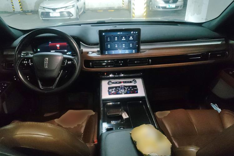 Used Lincoln Aviator New Energy 2020 3.0T V6 All-Wheel-Drive High-Performance Plug-in Hybrid Center Console