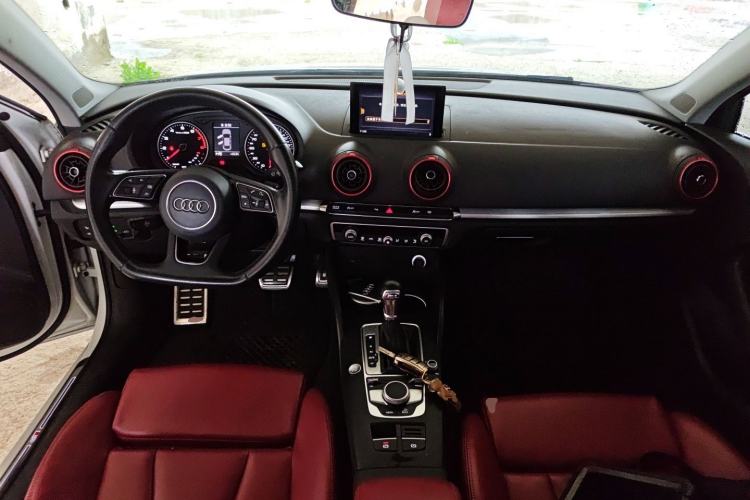 Used Audi A3 2020 Limousine 35 TFSI Sporty Version China VI Center Console