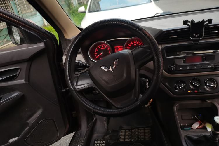 Used Wuling Hongguang 2019 1.5L S Standard Version China VI LAR
