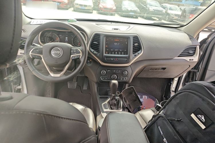 Used Jeep Cherokee 2016 2.0L Superior Edition