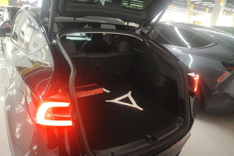 Used Tesla Model Y 2023 Long-Range All-Wheel-Drive Version