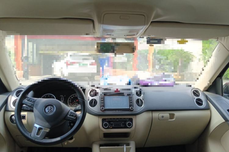 Used Volkswagen Tiguan 2010 1.8 TSI Automatic Two-Wheel Drive Trend Edition Center Console