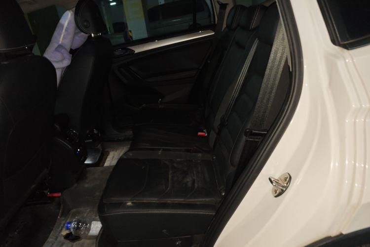 Used Volkswagen Tiguan L 2019 Updated Version 330TSI Automatic Two-Wheel Drive Panoramic Comfort Edition China VI Standard Left Rear Seat