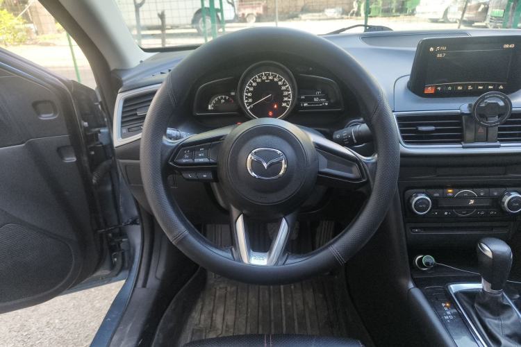 Used Mazda 3 Axela 2017 Sedan 1.5L Automatic Luxury Model Emission Standard China V Steering Wheel