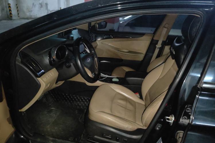 Used Hyundai Sonata 2011 2.0L Automatic Luxury Edition
