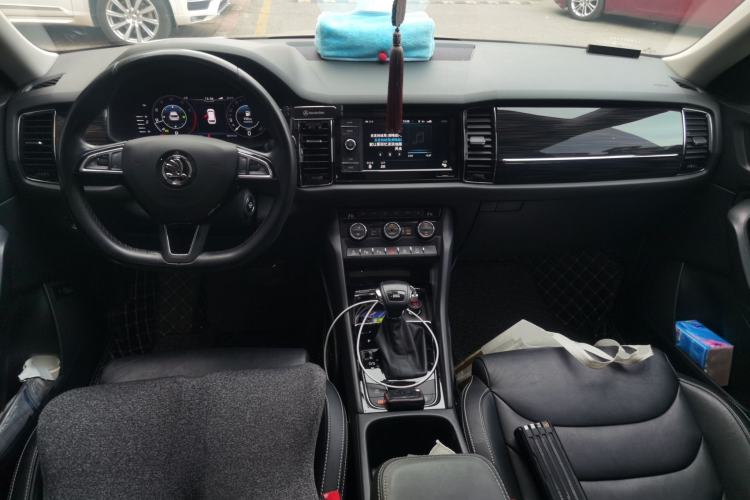 Used Skoda Kodiaq 2019 Facelifted TSI330 7-Seater Two-Wheel-Drive Luxury Enjoyment Edition China VI Standard Center Console