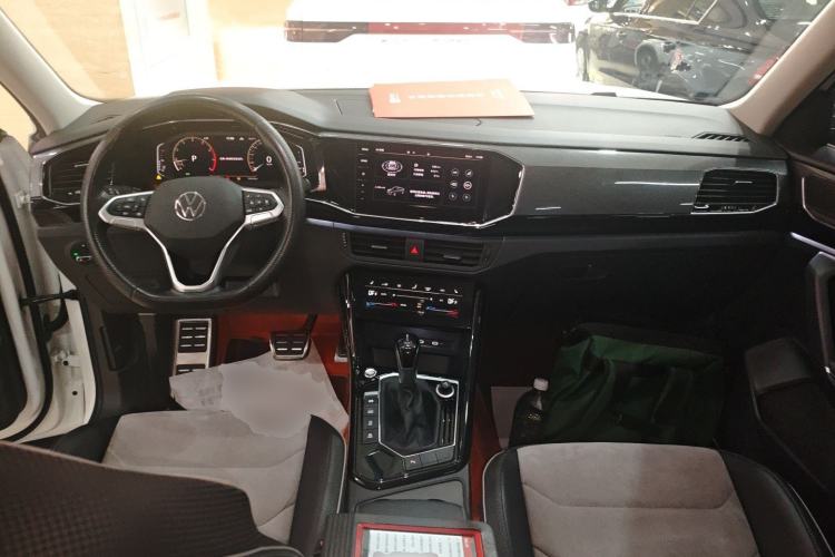 Used Volkswagen Tayron X 2020 330TSI Two-Wheel Drive Luxury Smart Connectivity Version Center Console