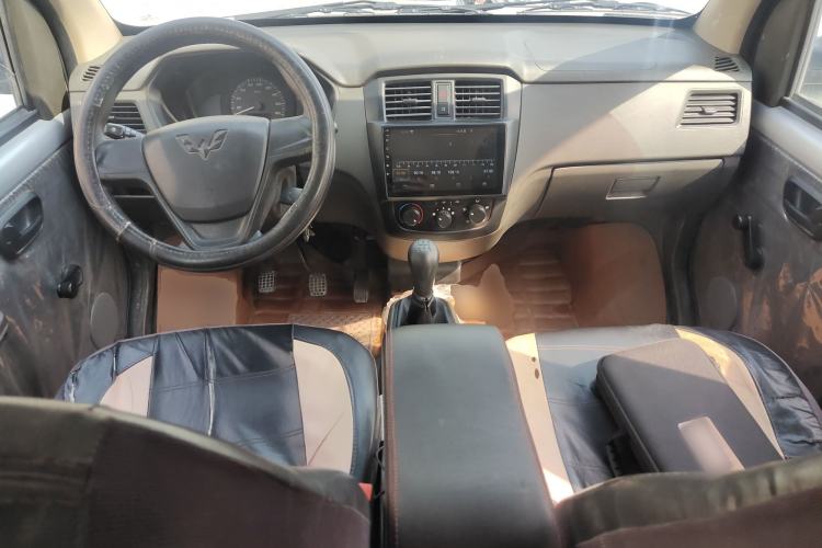 Used Wuling Rongguang 2019 1.2L S Van Standard Model with 5 Seats
