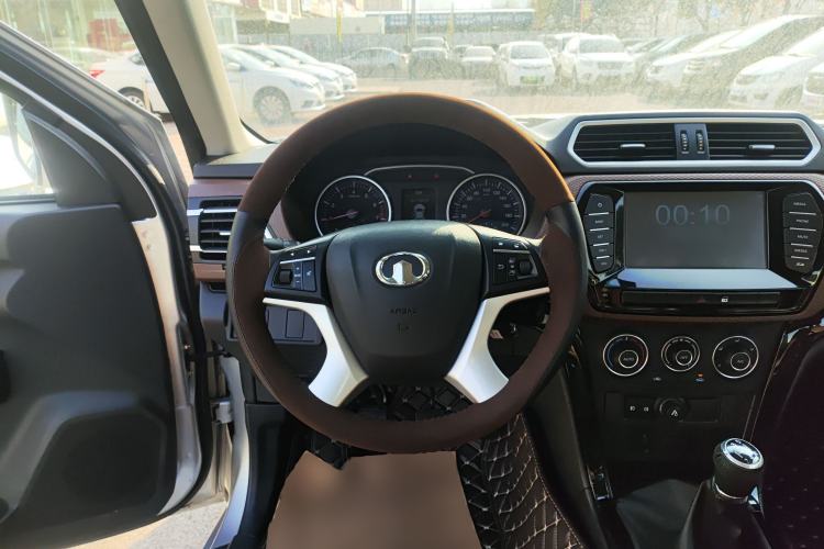 Used Great Wall Wingle 6 2017 2.4L Gasoline Two-Wheel Drive Elite Version 4G69
