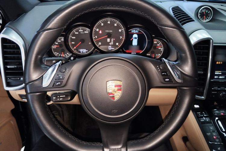 Used Porsche Cayenne 2014 Cayenne Platinum Edition 3.0T Steering Wheel